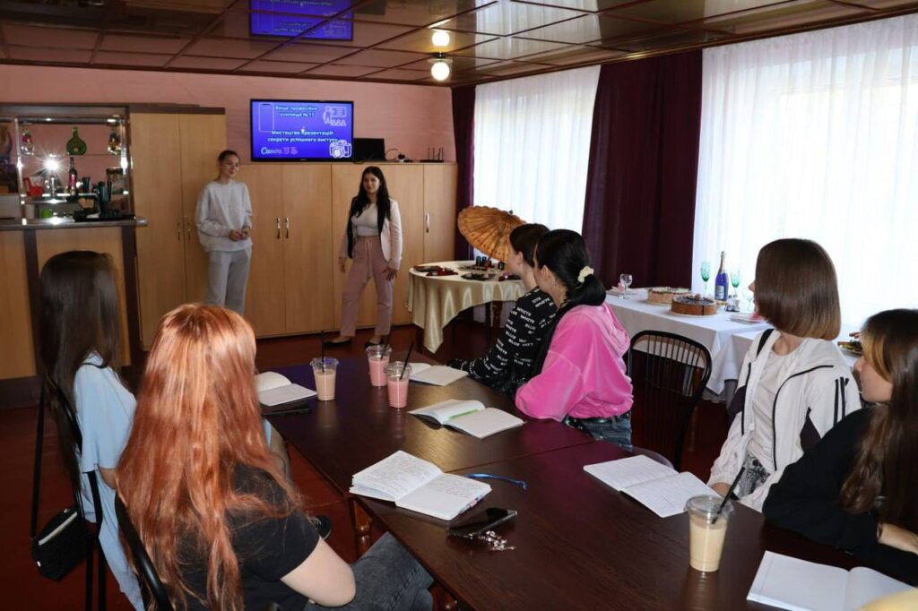 Сьогодні у Вищому професійному училищі №17 було проведено захід на тему: “Мистецтво презентацій: секрети успішного виступу”.