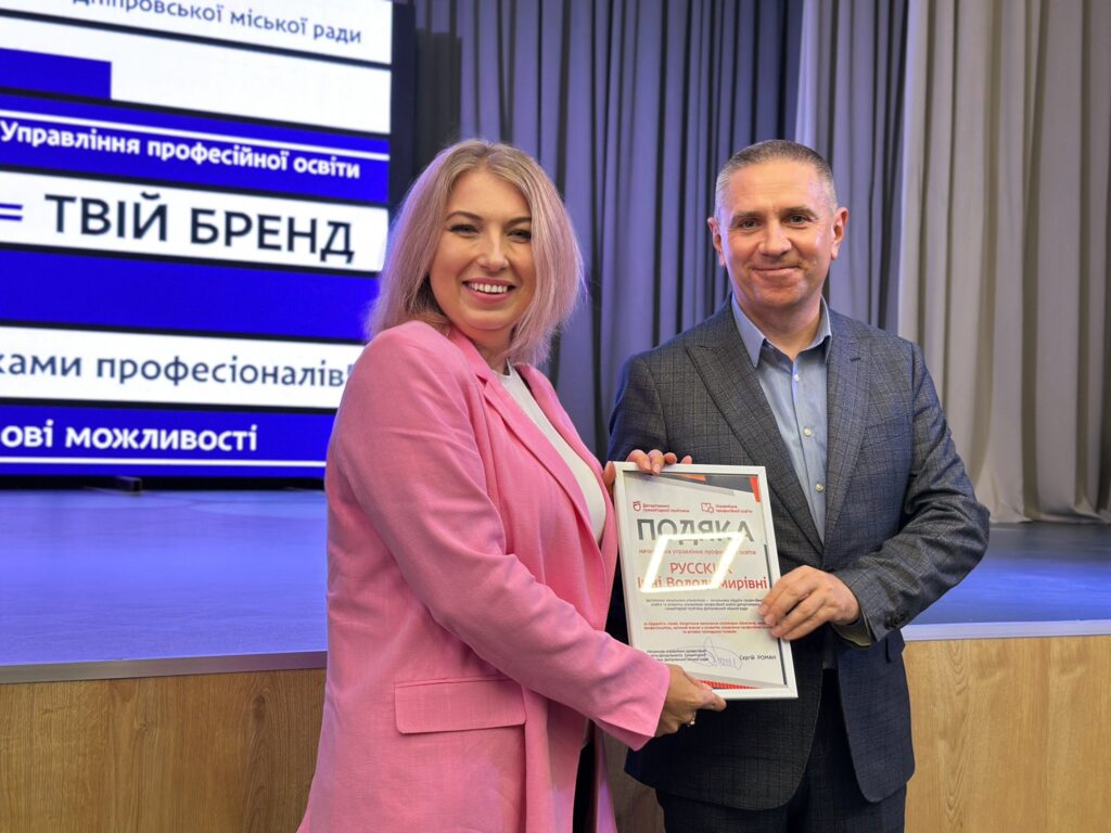 Возможно, это изображение 2 человека и текст