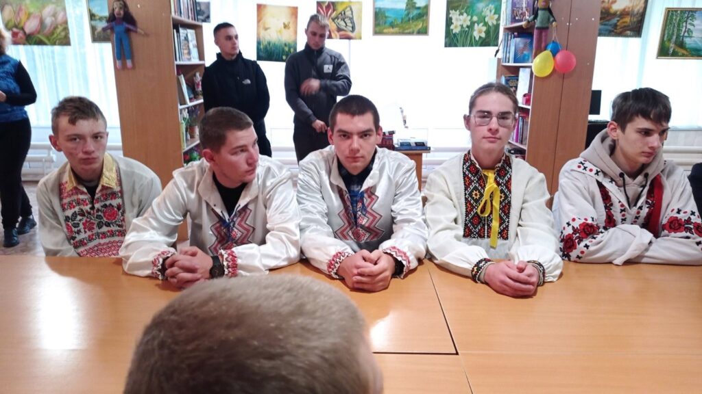 Возможно, это изображение 10 человек