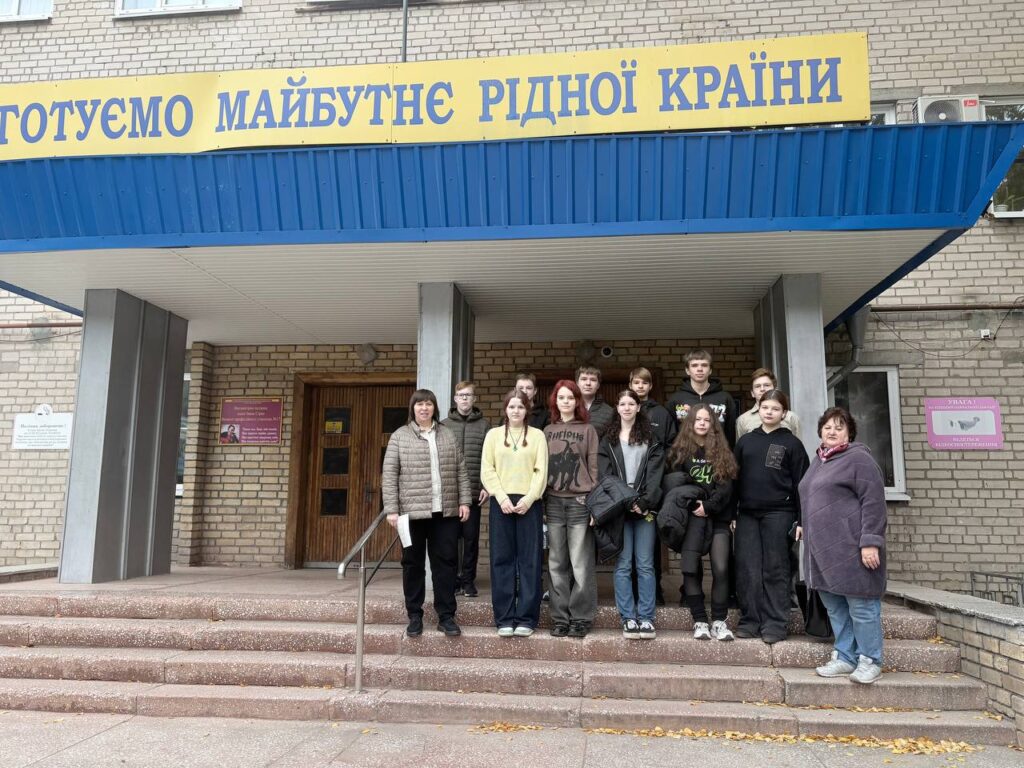Возможно, это изображение текст