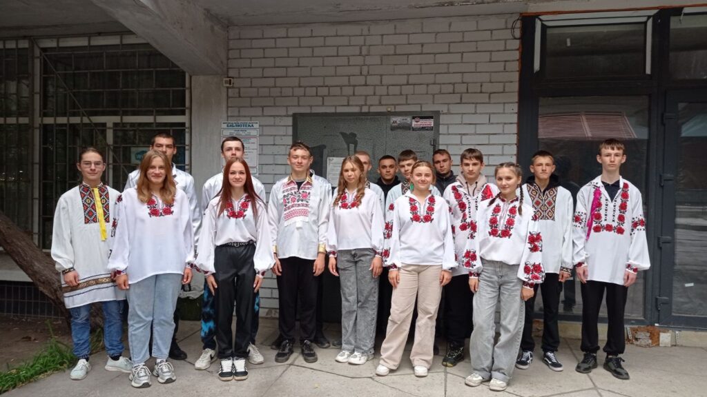 Возможно, это изображение 10 человек и текст