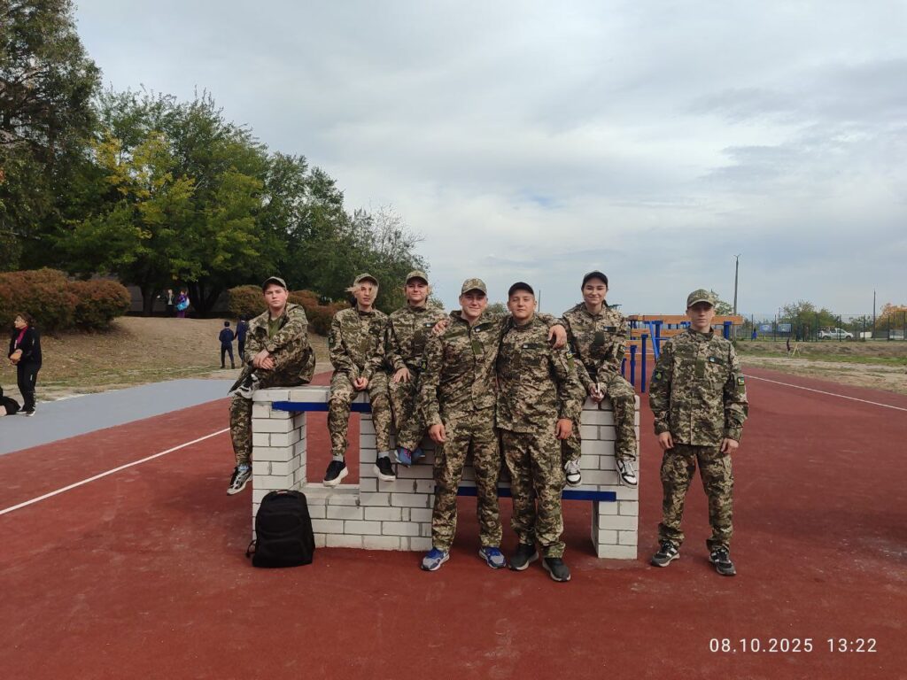 Возможно, это изображение текст