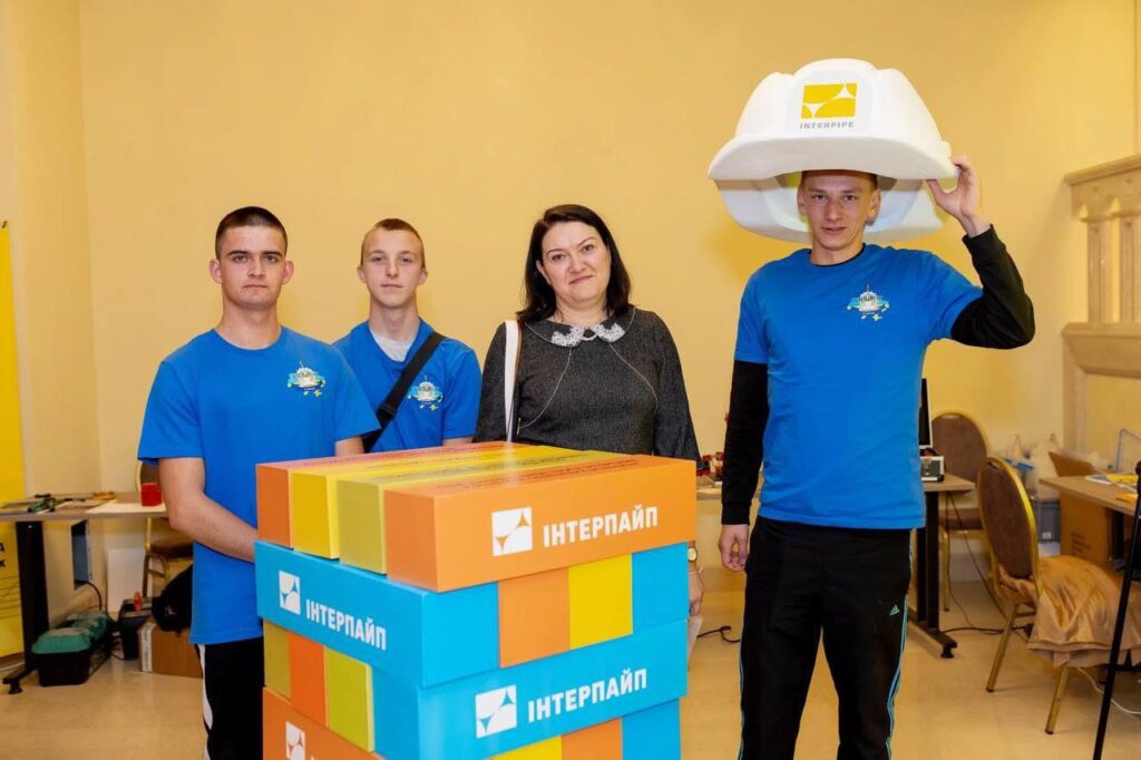 Возможно, это изображение текст