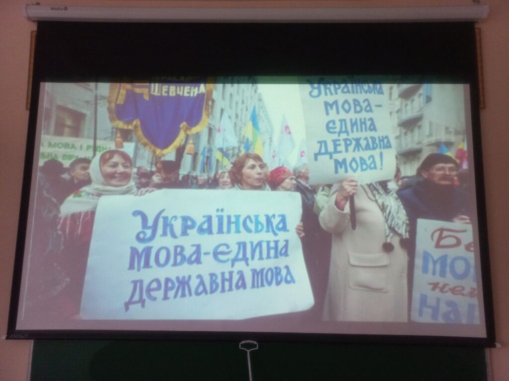 Возможно, это изображение текст "ШевченА MOBAIP MOBA SHA MOBA- едина ДЕрЖаВНА мова! УкраЙнсъка МоВа- а-едина державна мова b MO Hea нал"