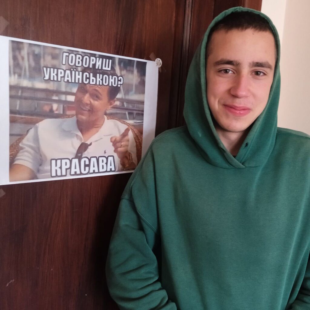 Возможно, это изображение текст