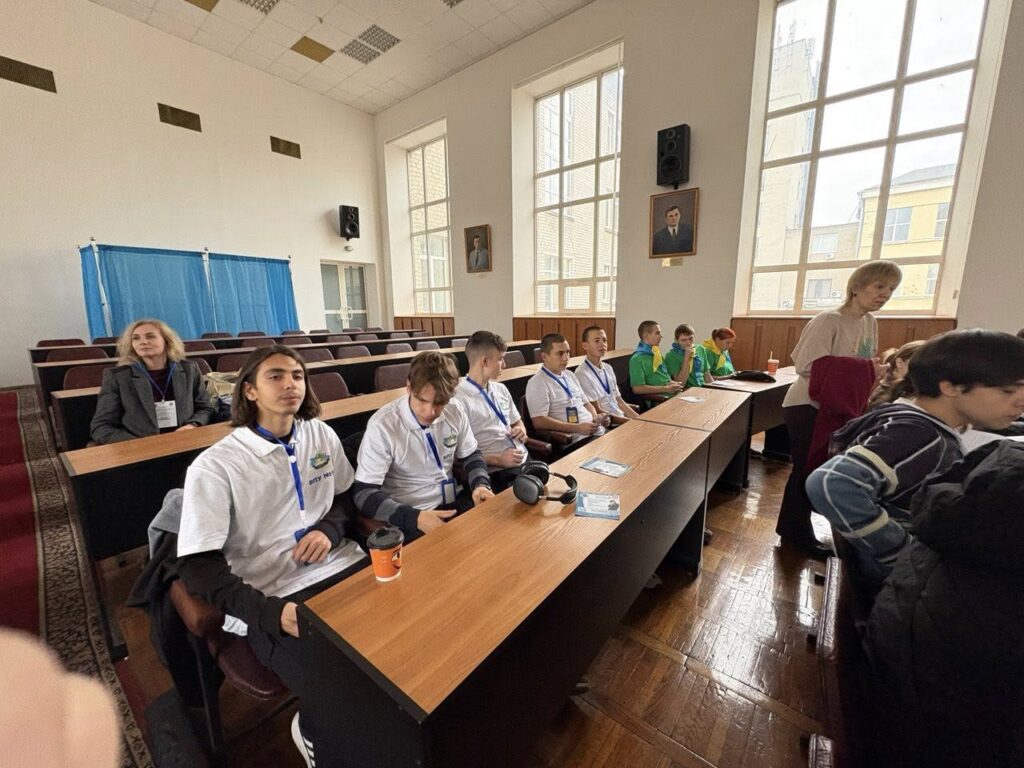 Возможно, это изображение учеба и текст
