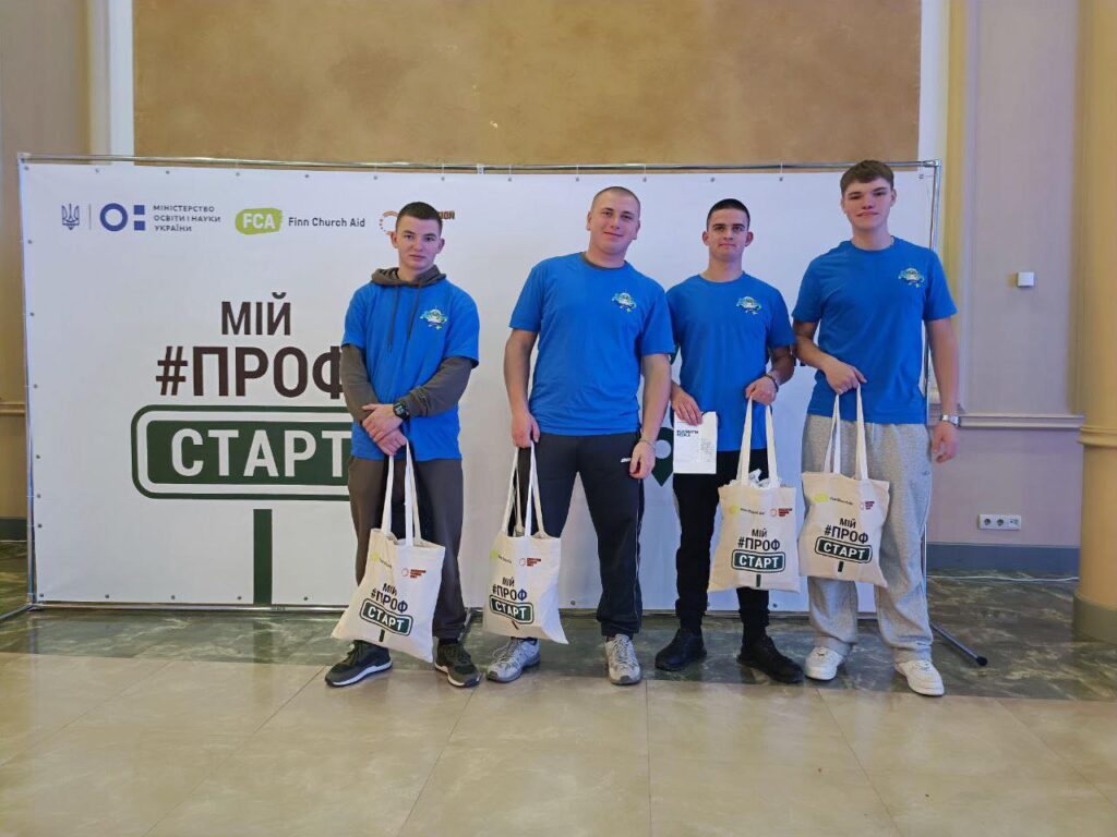 Возможно, это изображение ‎текст "‎Dg MHECTEPCTBO @CRITHEMAS AyKИ yKPAЙHи FCA Finn hurch Aid . ΜΙЙ #nPΟФ CTAPT ลวิน سود MIM # CTAPT CTAPT ርትዊ #nP #nPOФ и nPO CTAPT ድበምዐቅ CPT ・国‎"‎