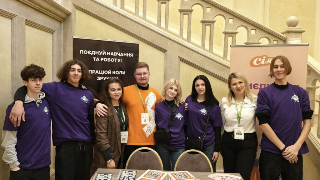 Возможно, это изображение текст