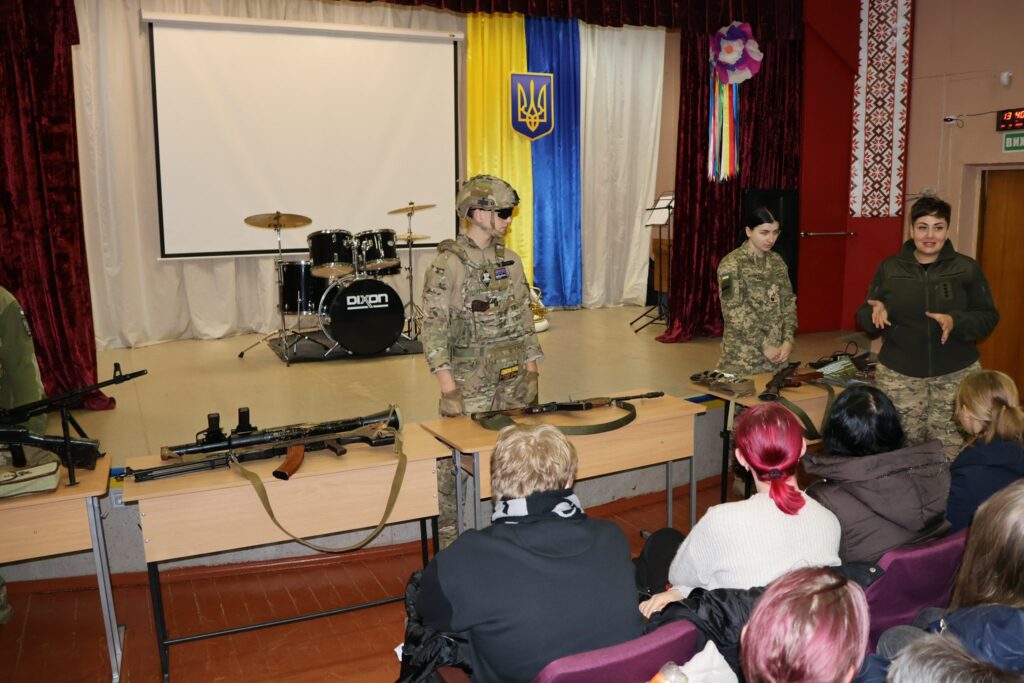 Возможно, это изображение текст