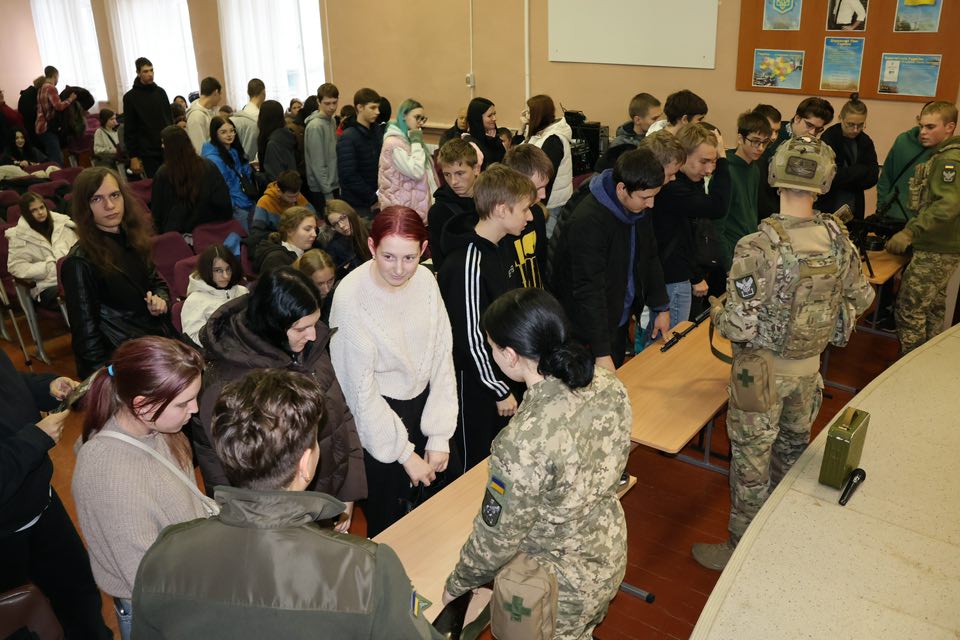 Возможно, это изображение толпа
