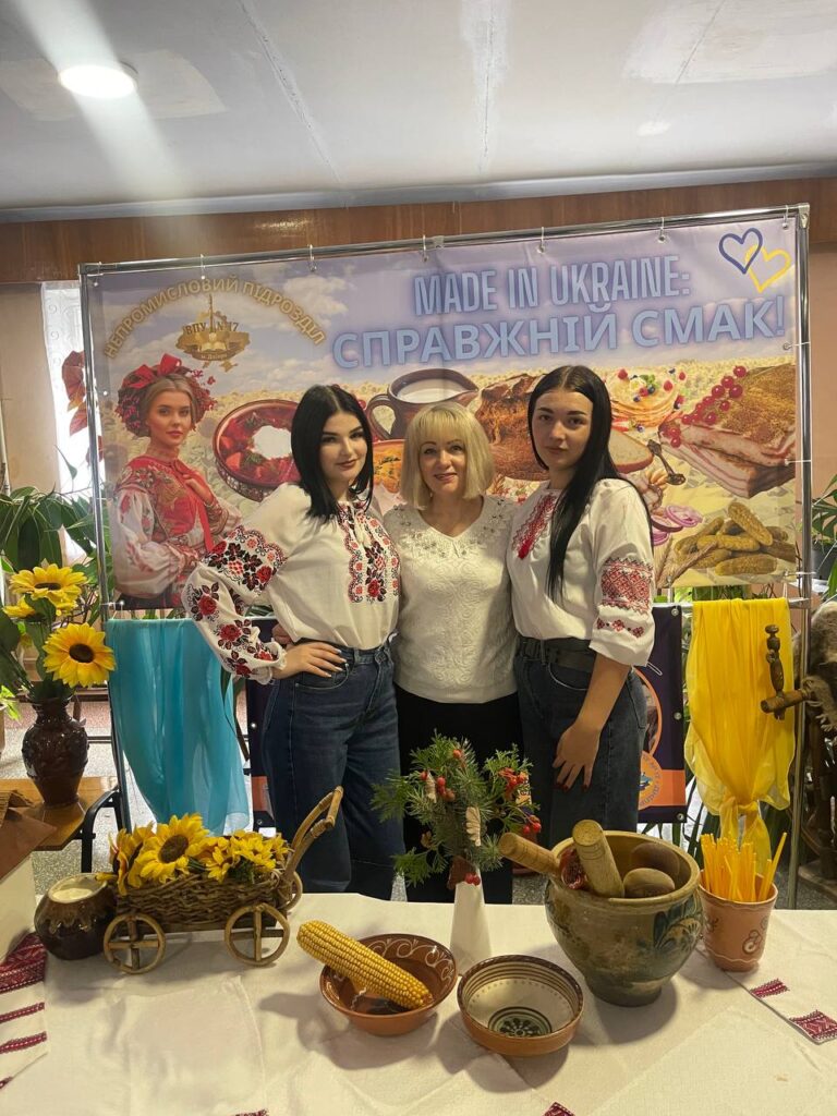 Возможно, это изображение текст