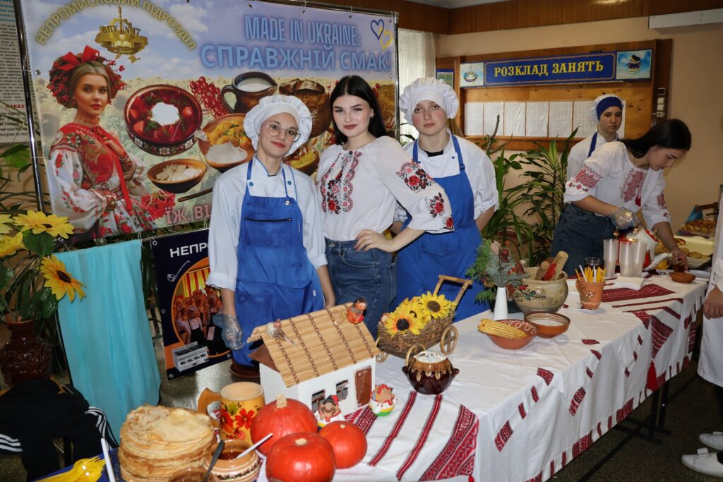 Возможно, это изображение текст