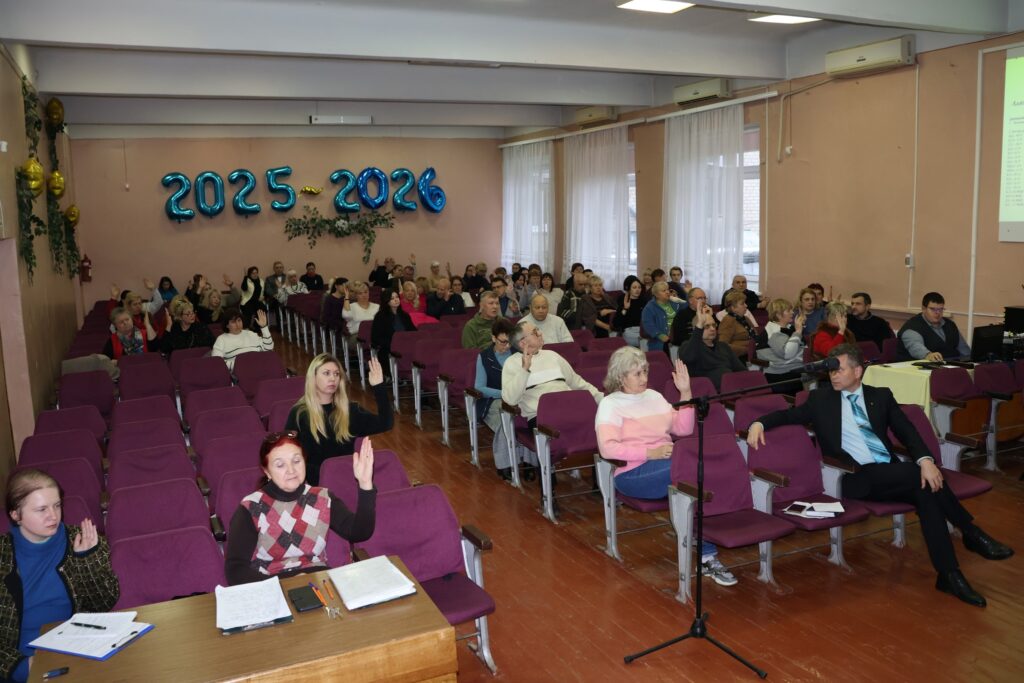 Возможно, это изображение учеба и текст