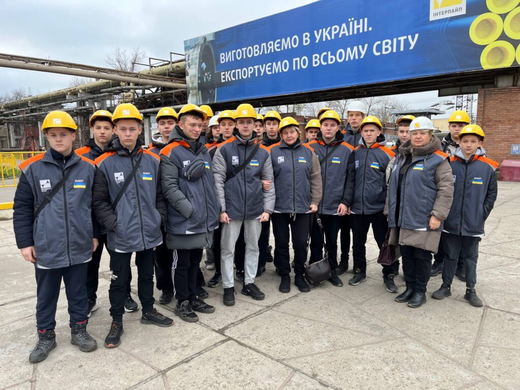 Возможно, это изображение ‎текст "‎ТНТЕРПАЙП ВИГОТОВЛЯЕмО В ЕКСПОРТУЕМО по ВсЬОМУ YKPAIHI. СВИТУ F бат - ب‎"‎