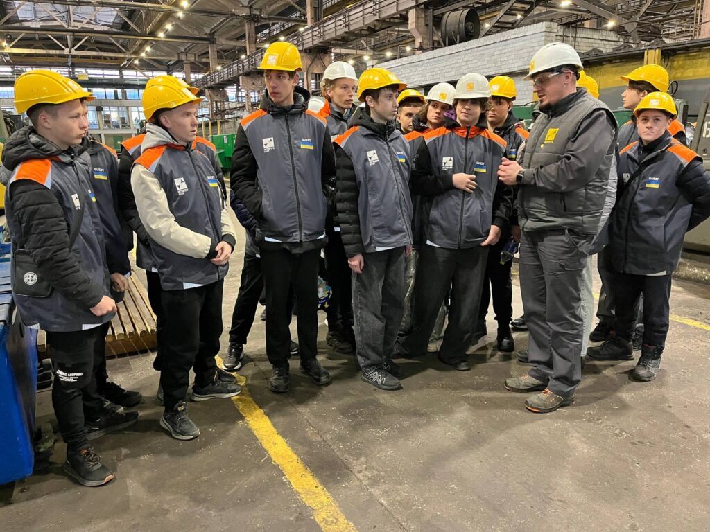 Возможно, это изображение литейный завод и текст