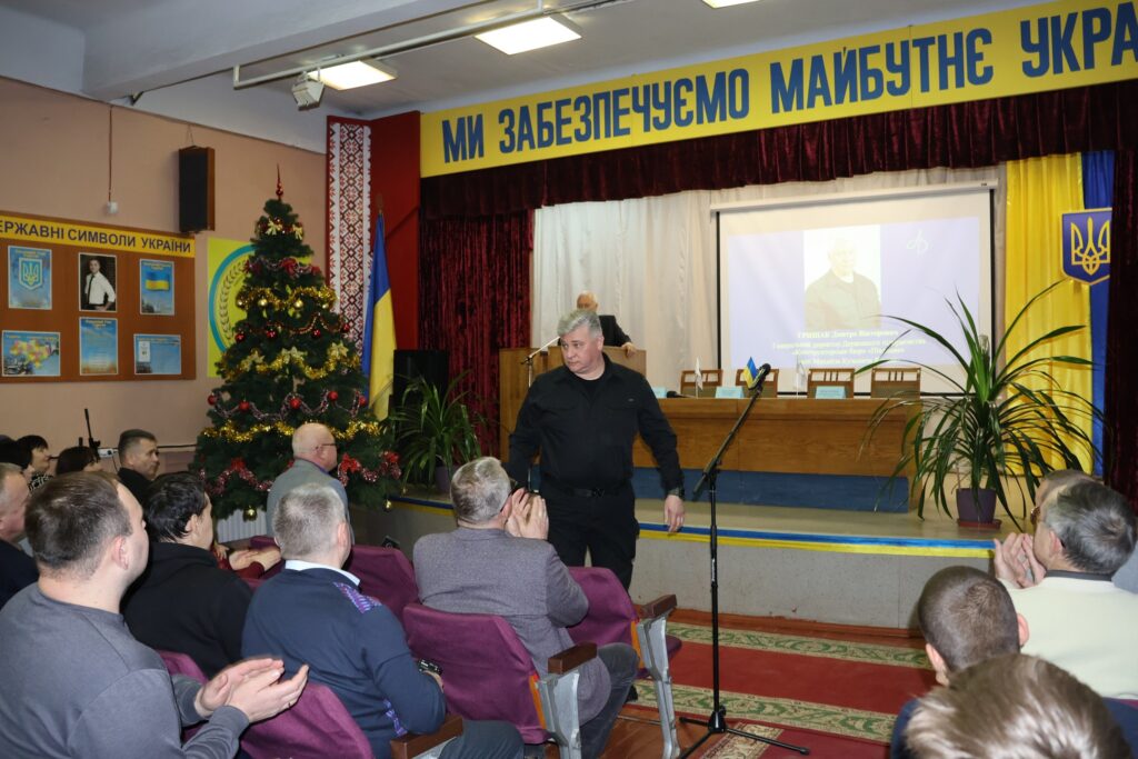 Возможно, это изображение текст