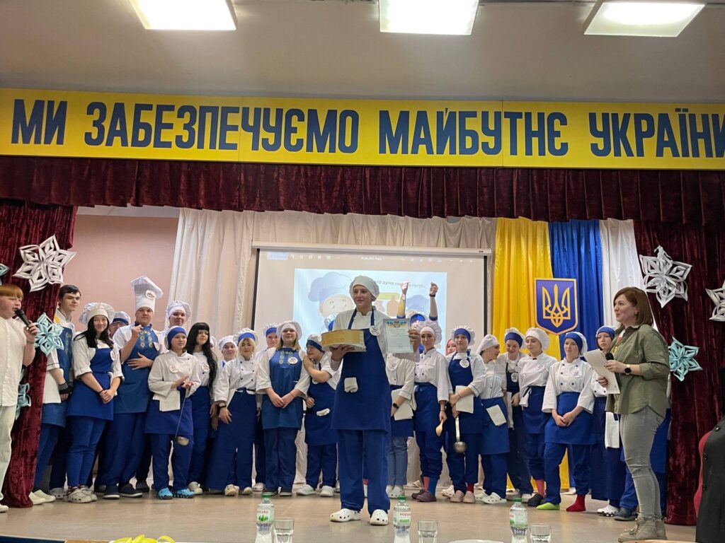 Возможно, это изображение текст "H H M"