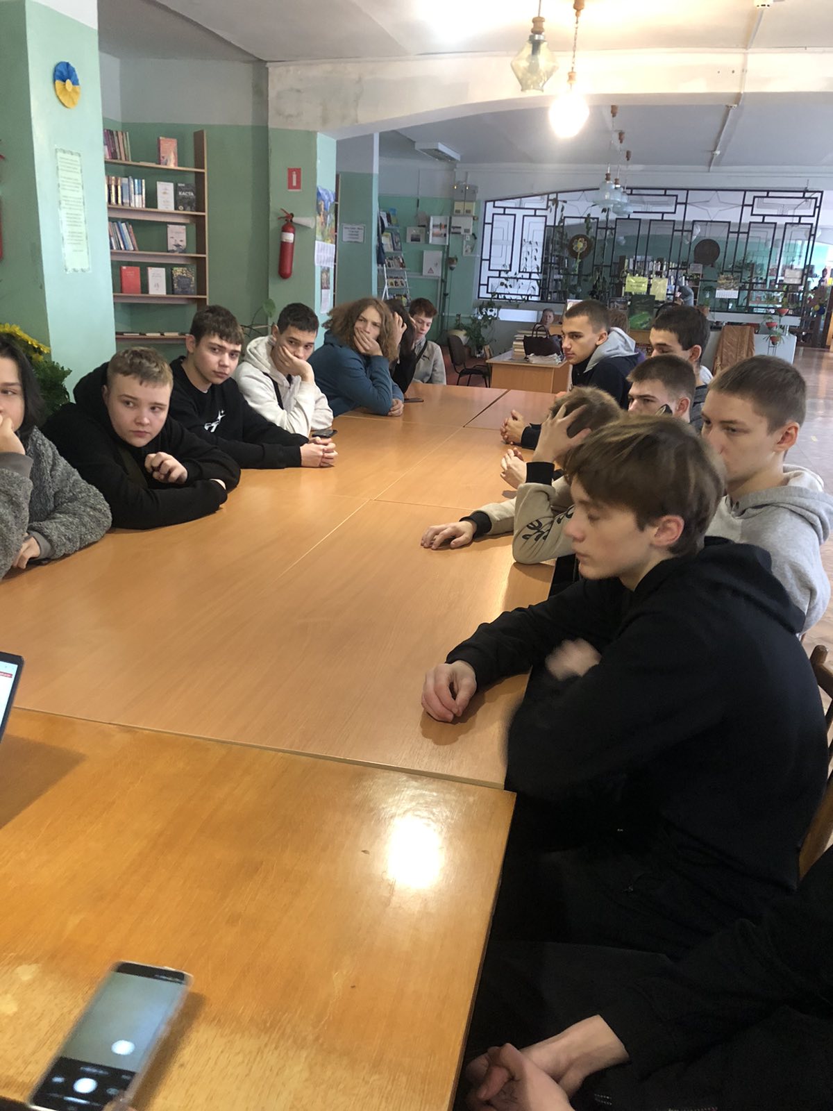 Возможно, это изображение учеба и стол