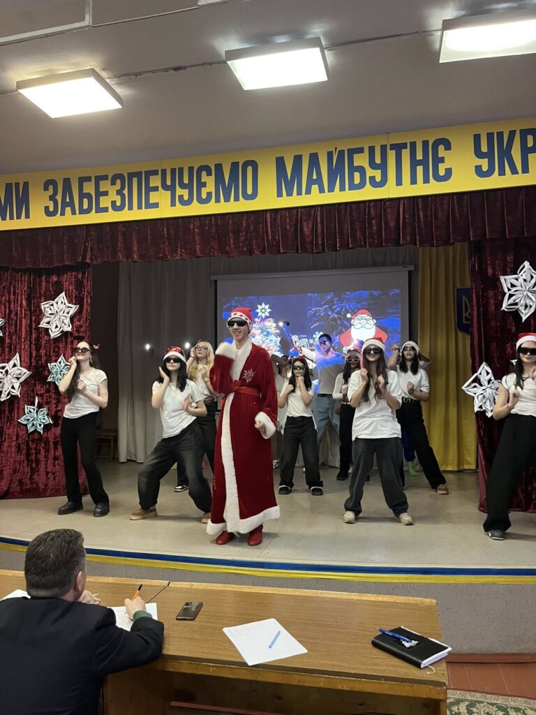 На зображенні може бути: текст «И ЗАБЕЗПЕЧЧЕМО ЗАБЕЗПЕ МАЙБУТНЕ YKP ン 題»