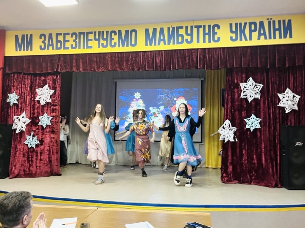 Возможно, это изображение текст