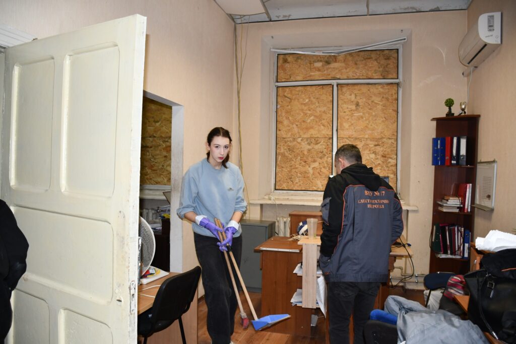 Возможно, это изображение фен