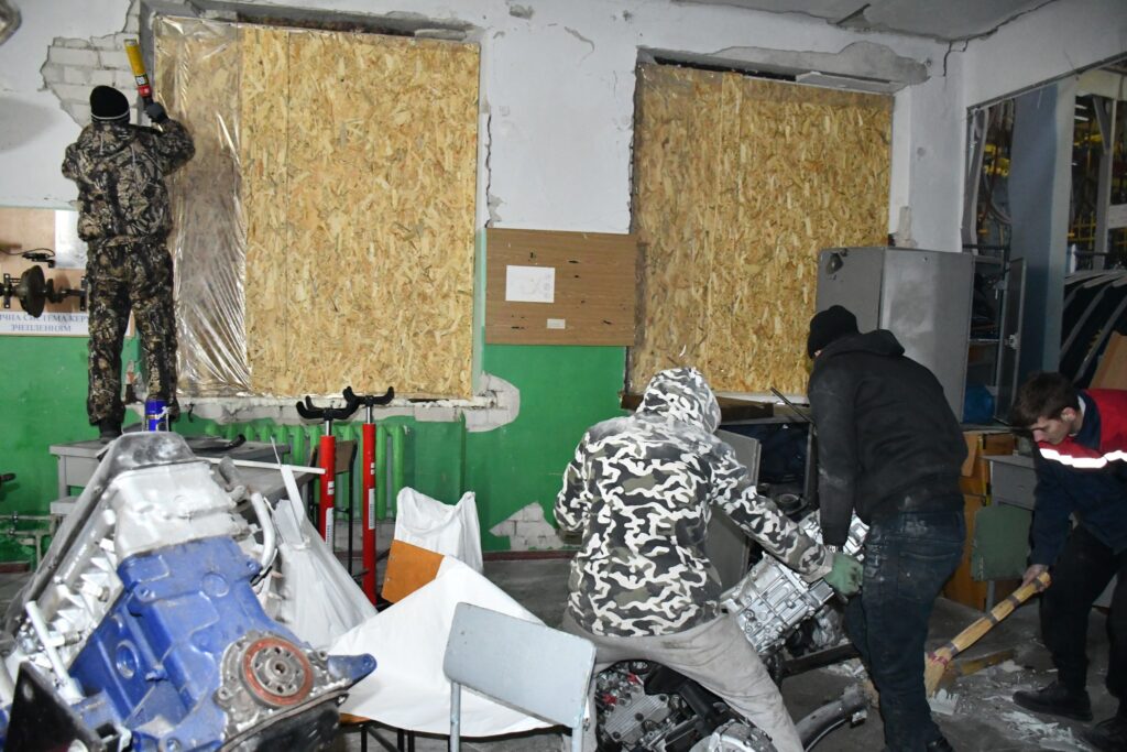 Возможно, это изображение текст