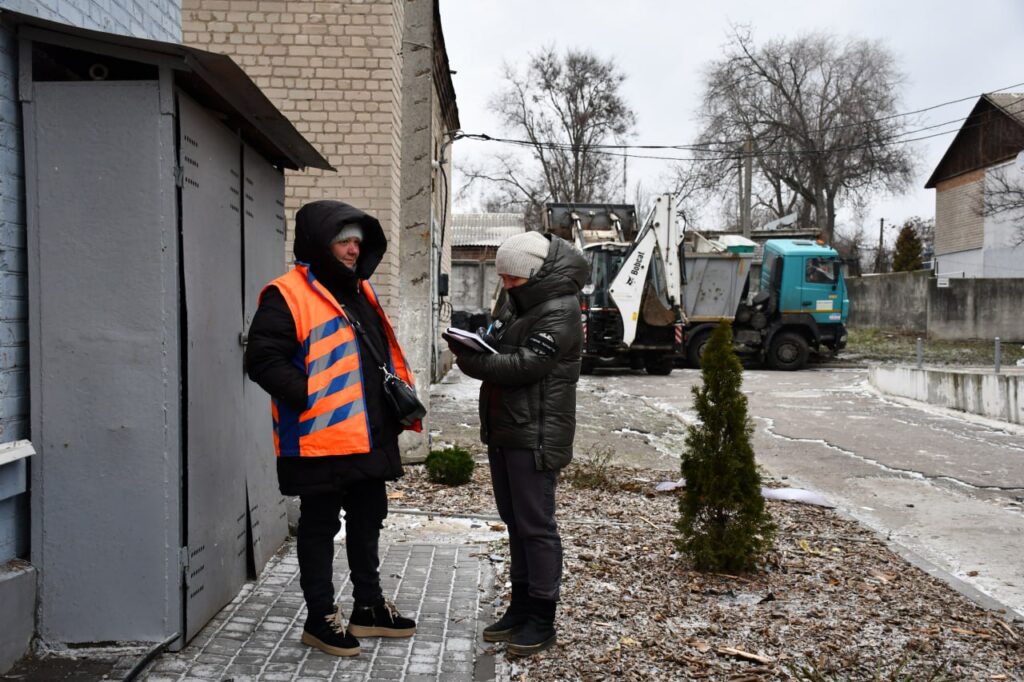 Возможно, это изображение дорога, улица и текст