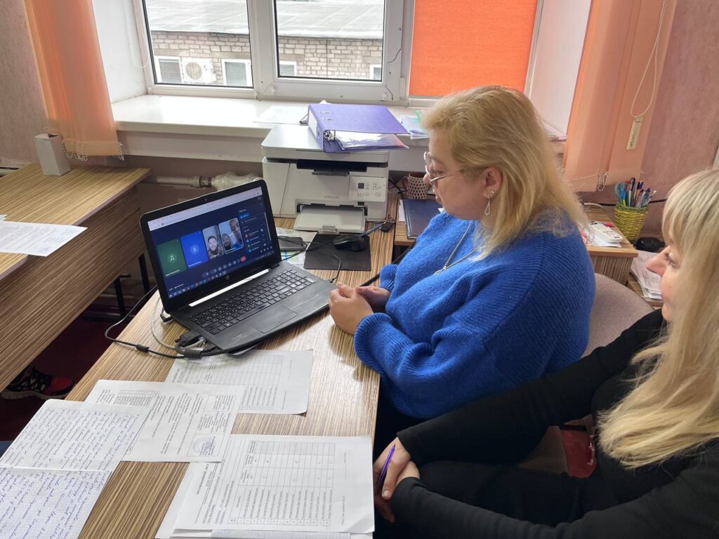 Возможно, это изображение учеба и текст