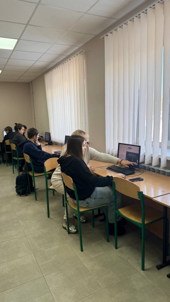 Возможно, это изображение учеба и стол