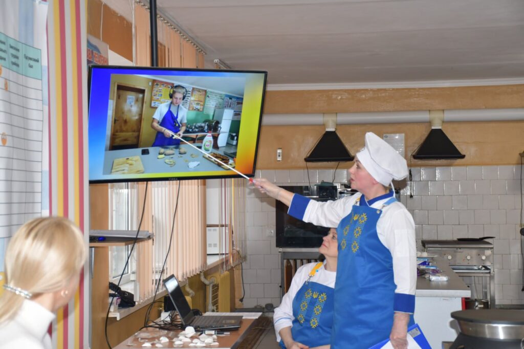 Возможно, это изображение телевизор