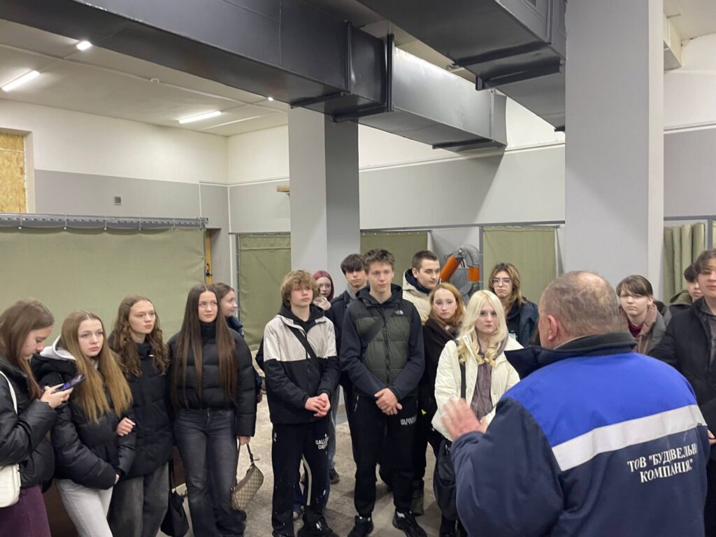 Возможно, это изображение ‎текст "‎الاا! TOB "БУДВЕЛЫЙ тОВ"БУЛВЕЛЙ (BE КОМПАНИЯ‎"‎