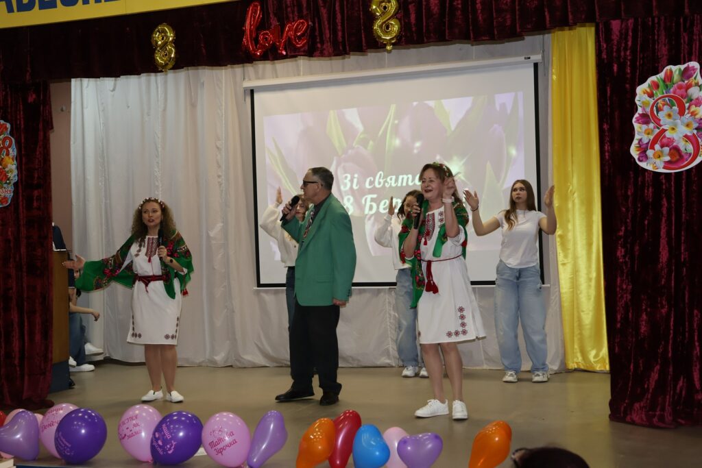 Возможно, это изображение текст