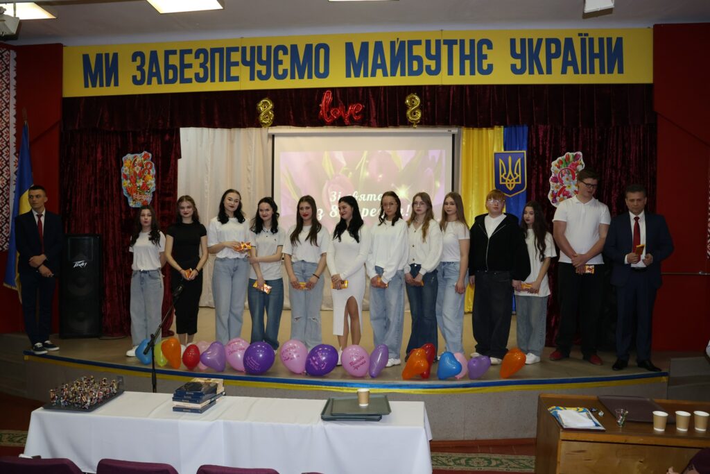 Возможно, это изображение текст