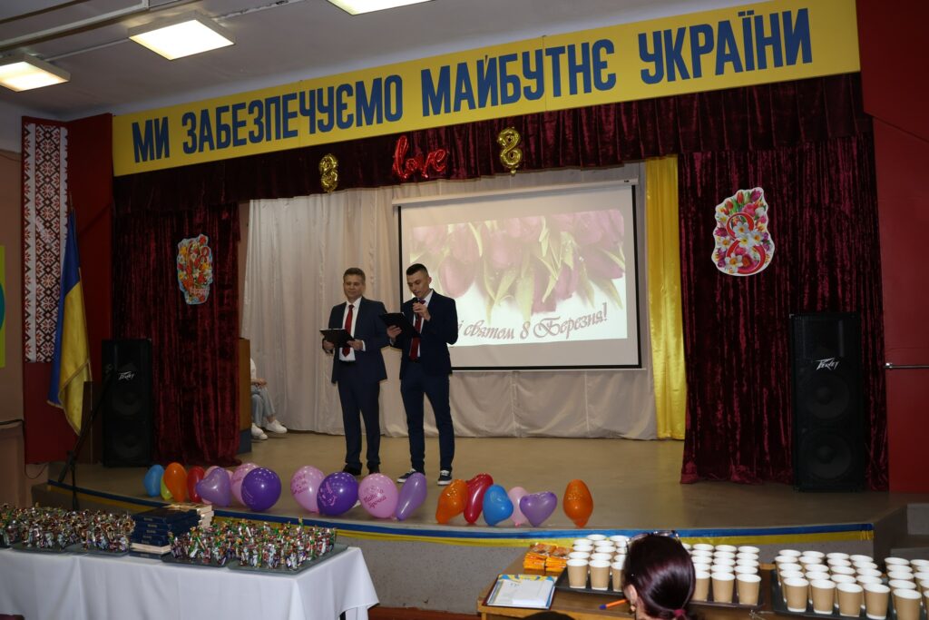 Возможно, это изображение текст