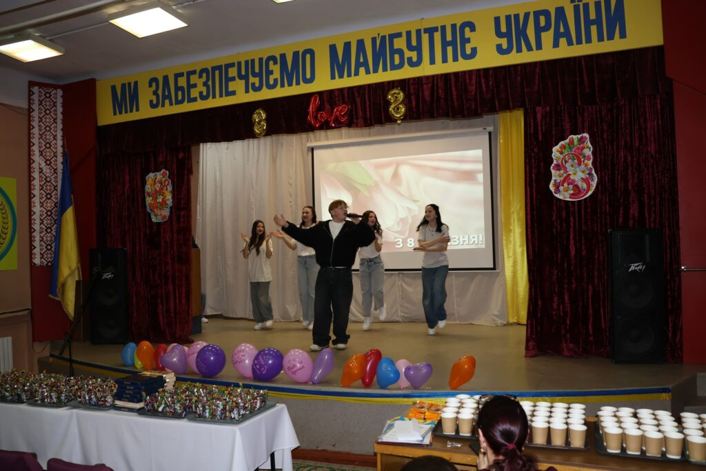 Возможно, это изображение текст