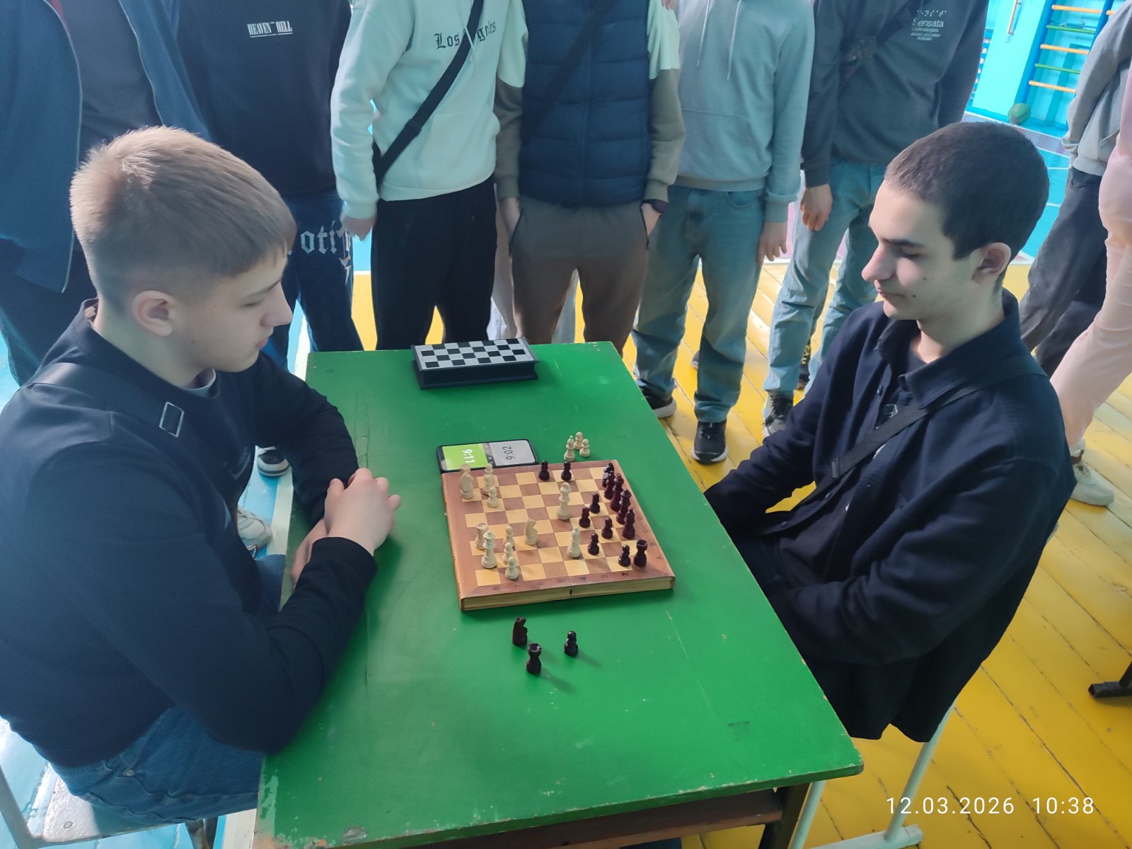 Возможно, это изображение шахматы и текст