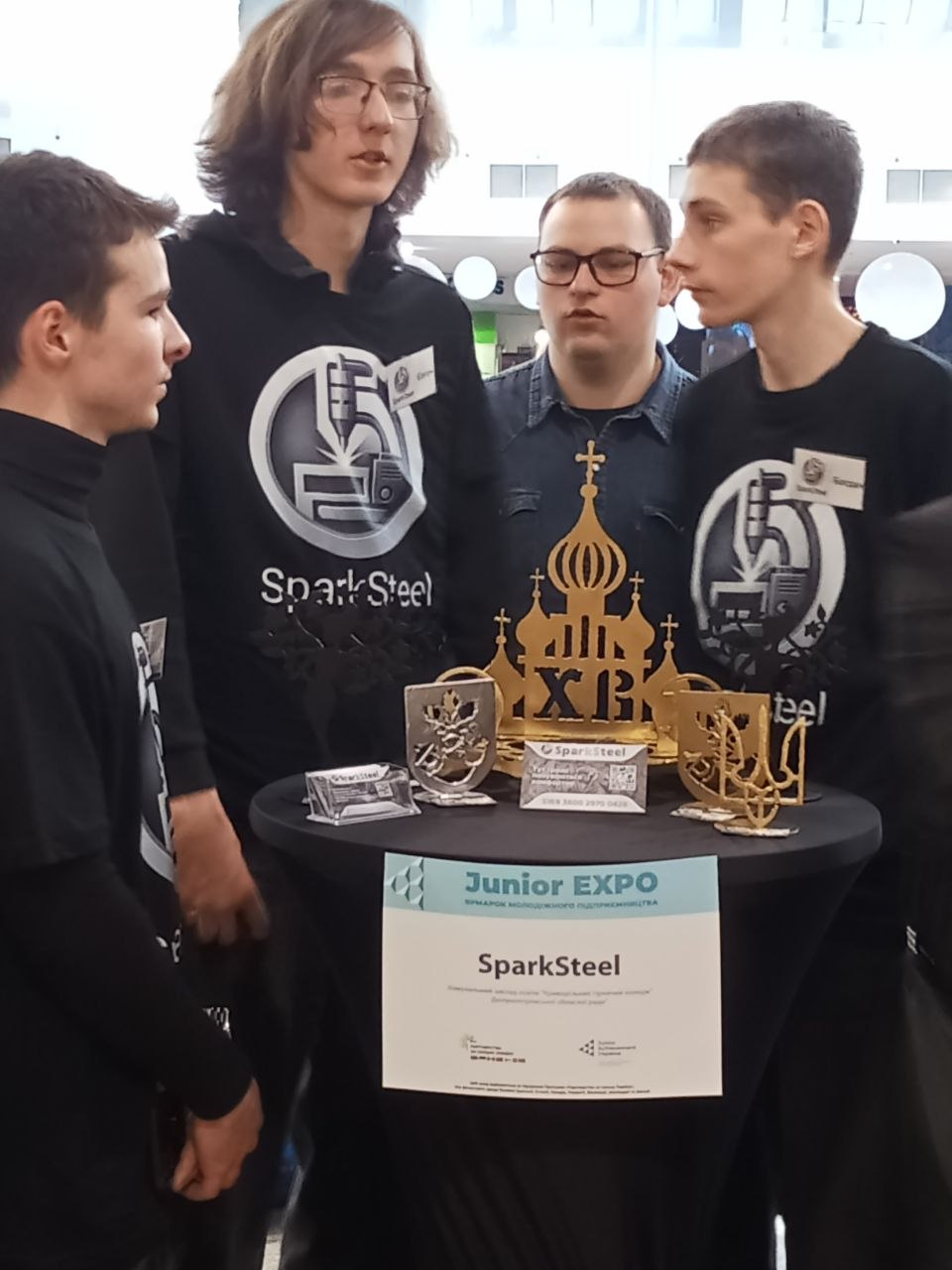 Возможно, это изображение текст