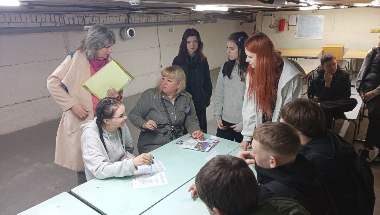 Возможно, это изображение учеба и текст