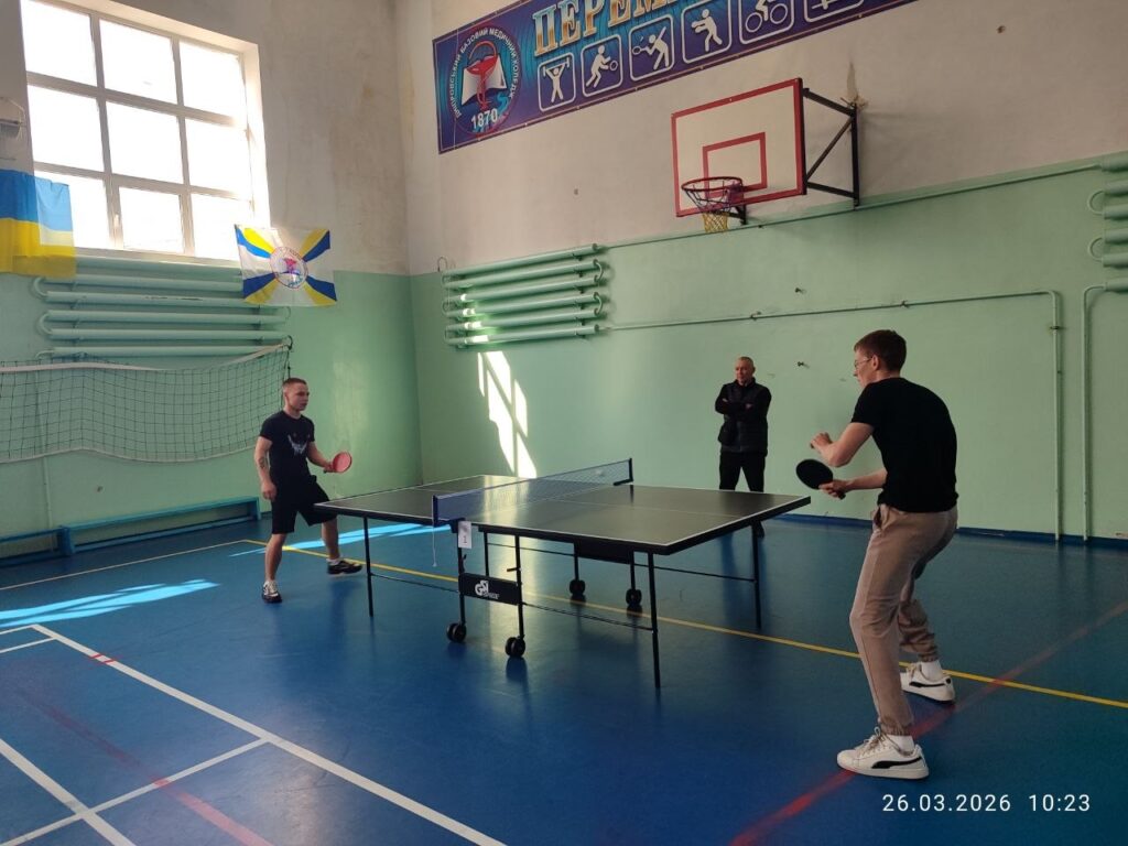 Возможно, это изображение баскетбол и теннис