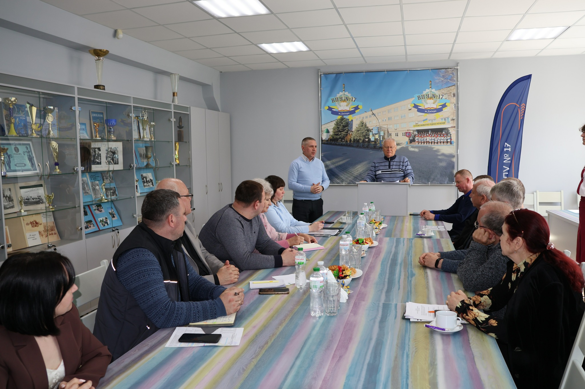 Возможно, это изображение учеба и стол