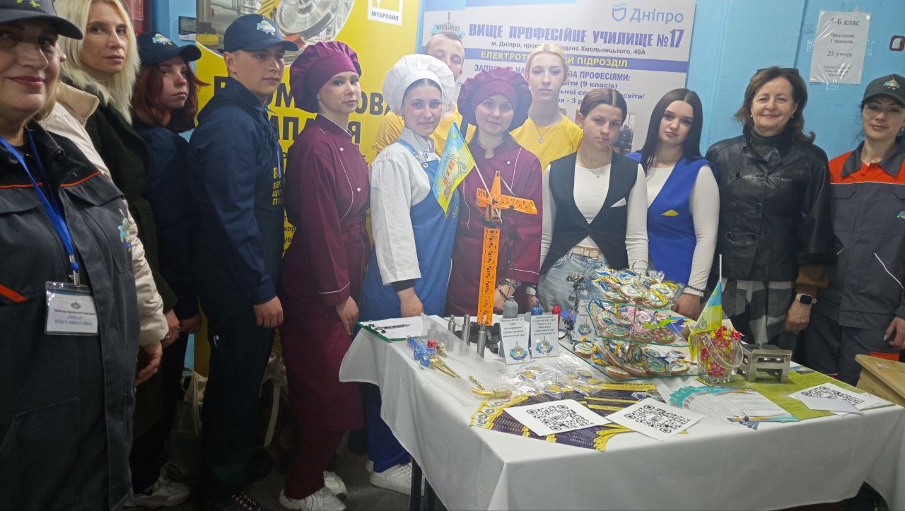 Возможно, это изображение текст