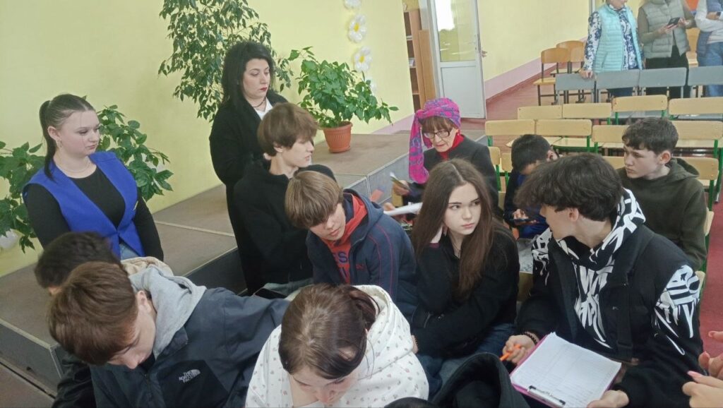 Возможно, это изображение учеба