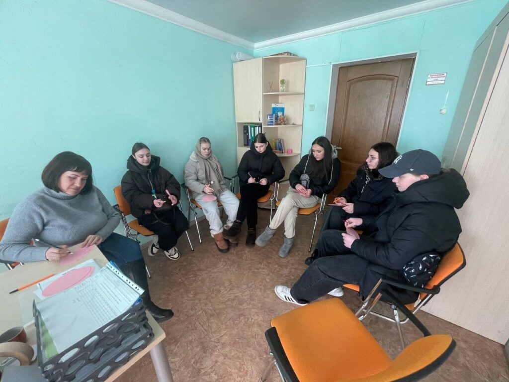 Возможно, это изображение учеба