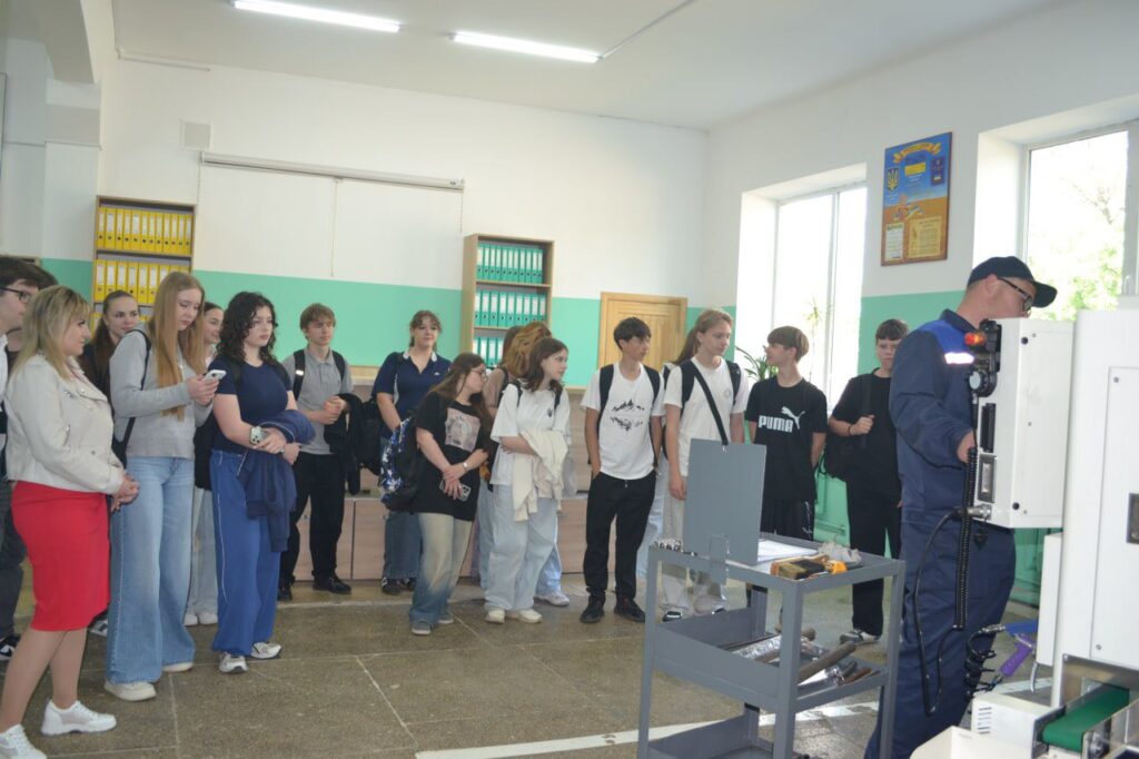Возможно, это изображение учеба и больница