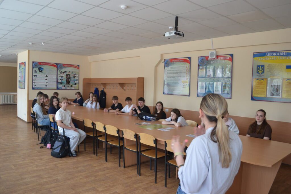 Возможно, это изображение учеба, стол, больница и текст