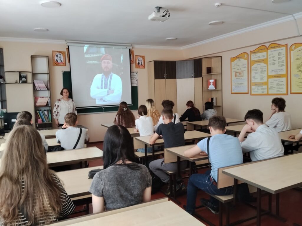 Возможно, это изображение учеба и текст