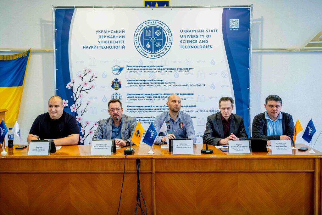 Возможно, это изображение текст