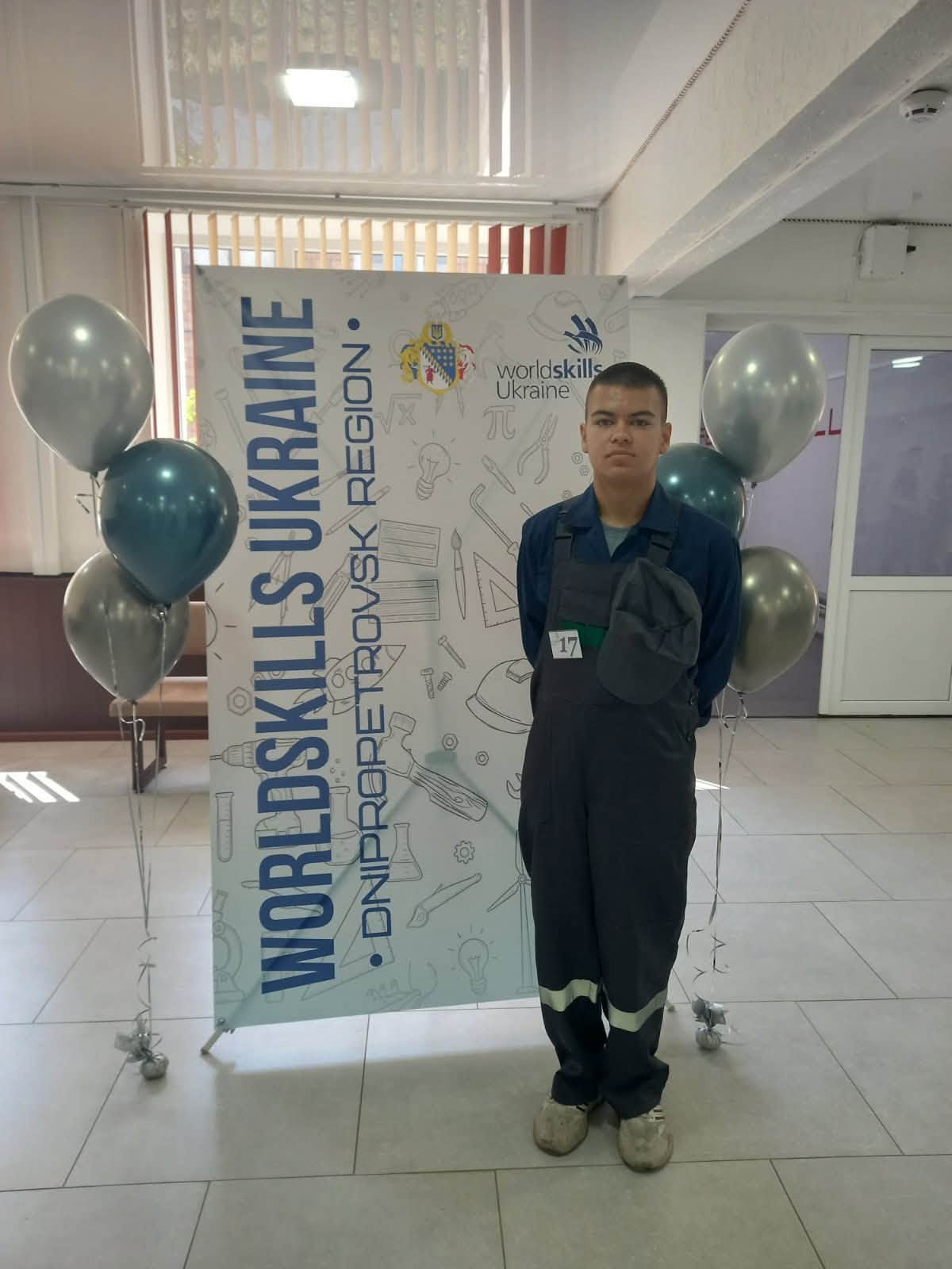 Возможно, это изображение помост, больница и текст "WORLDSKILLSUKRAINE UKRAINE REGION worldskills Ukraine π LS WORLDSKILLS ONIPRORETROVSK •DNIPROPE"