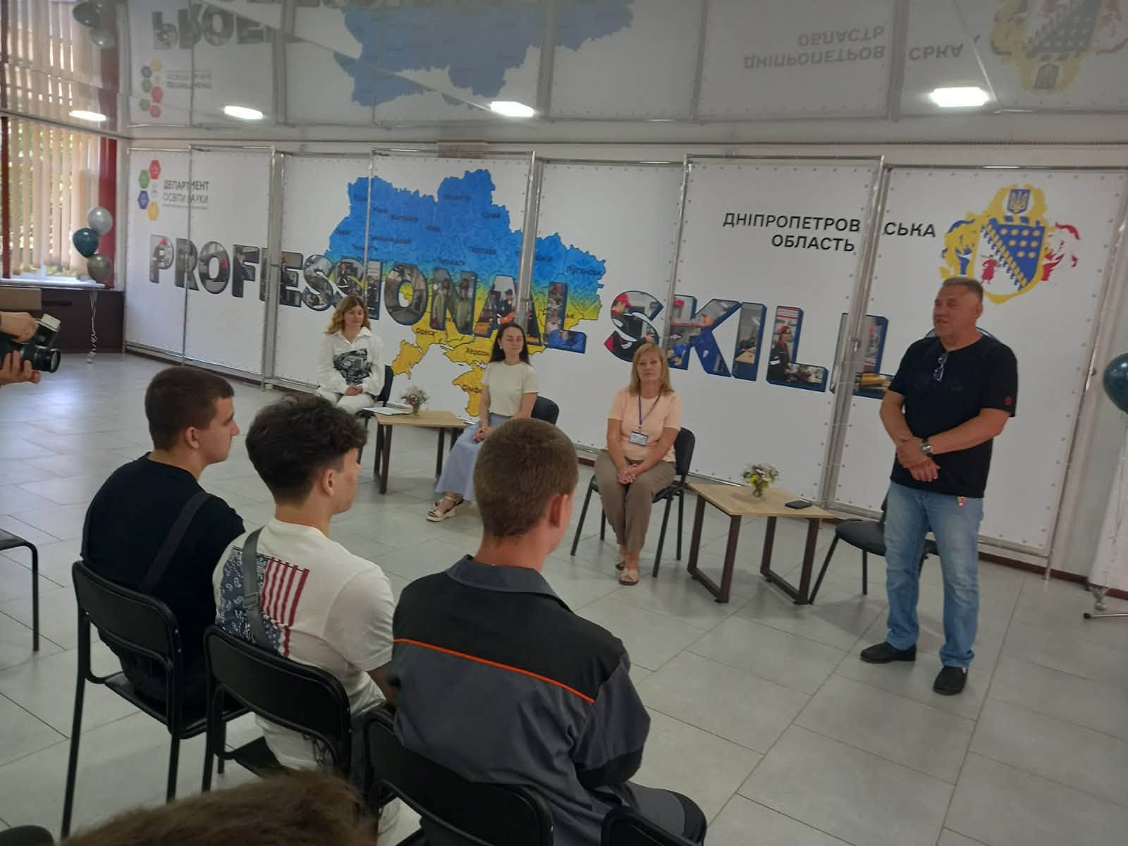 Возможно, это изображение текст